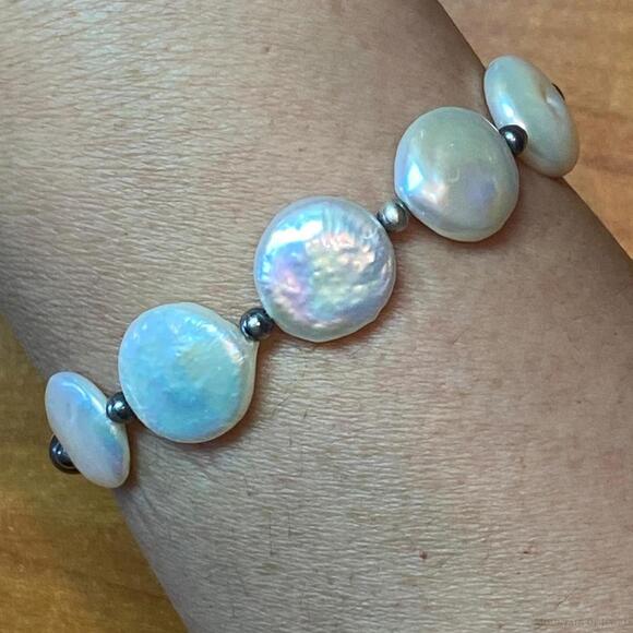 Native American Sterling Navajo Pearl Beads & 5 Pearl Coin Stretch Bracelet - Picture 1 of 10
